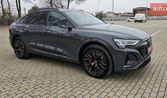 Серый Ауди Q8 Sportback e-tron, объемом двигателя 0 л и пробегом 65 тыс. км за 59999 $, фото 53 на Automoto.ua