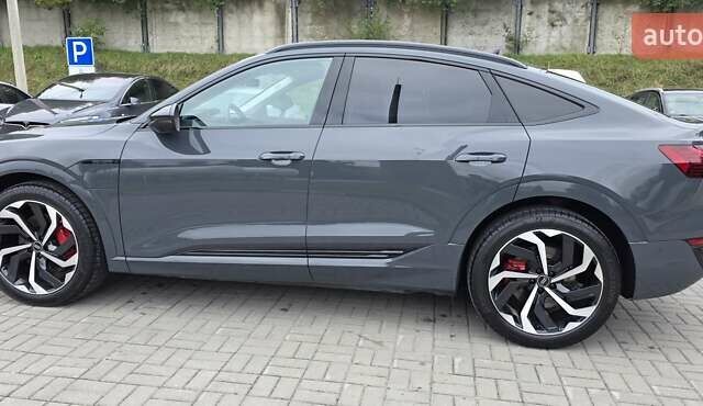 Серый Ауди Q8 Sportback e-tron, объемом двигателя 0 л и пробегом 20 тыс. км за 64800 $, фото 26 на Automoto.ua