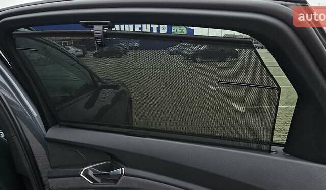 Серый Ауди Q8 Sportback e-tron, объемом двигателя 0 л и пробегом 65 тыс. км за 59999 $, фото 108 на Automoto.ua