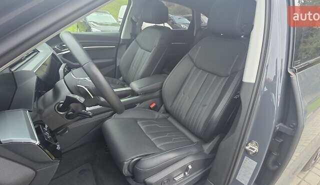 Серый Ауди Q8 Sportback e-tron, объемом двигателя 0 л и пробегом 20 тыс. км за 64800 $, фото 67 на Automoto.ua