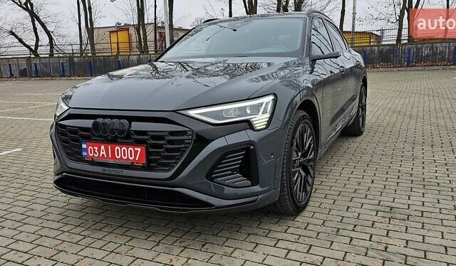 Серый Ауди Q8 Sportback e-tron, объемом двигателя 0 л и пробегом 65 тыс. км за 59999 $, фото 61 на Automoto.ua
