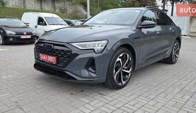 Серый Ауди Q8 Sportback e-tron, объемом двигателя 0 л и пробегом 20 тыс. км за 64800 $, фото 5 на Automoto.ua