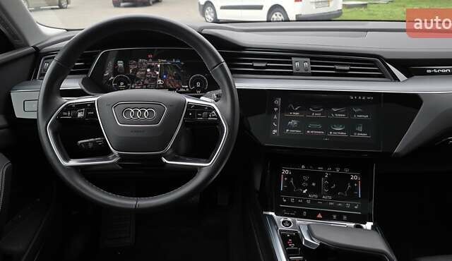 Серый Ауди Q8 Sportback e-tron, объемом двигателя 0 л и пробегом 20 тыс. км за 64800 $, фото 70 на Automoto.ua