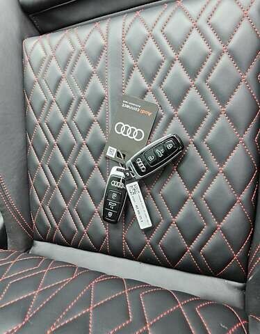 Серый Ауди Q8 Sportback e-tron, объемом двигателя 0 л и пробегом 65 тыс. км за 59999 $, фото 97 на Automoto.ua