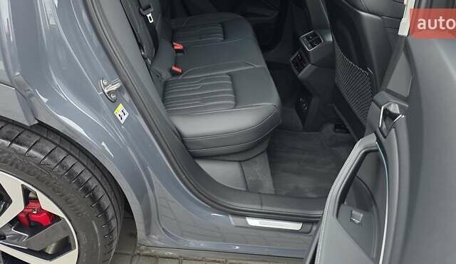 Серый Ауди Q8 Sportback e-tron, объемом двигателя 0 л и пробегом 20 тыс. км за 64800 $, фото 79 на Automoto.ua