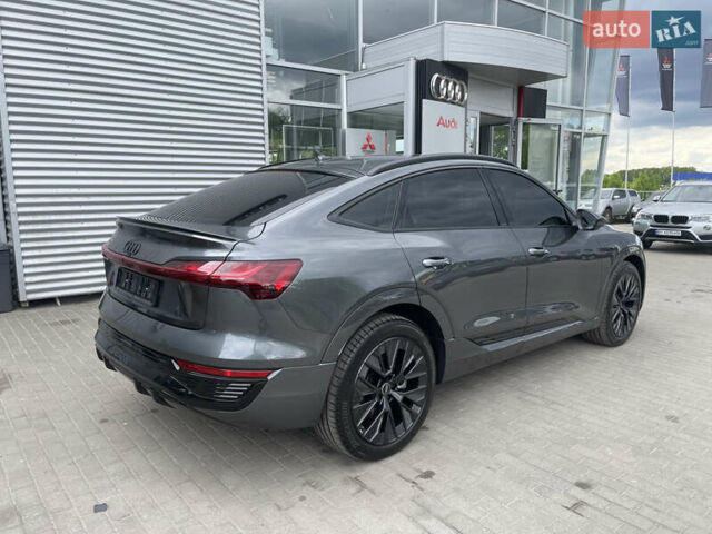 Сірий Ауді Q8 Sportback e-tron, об'ємом двигуна 0 л та пробігом 10 тис. км за 80000 $, фото 6 на Automoto.ua