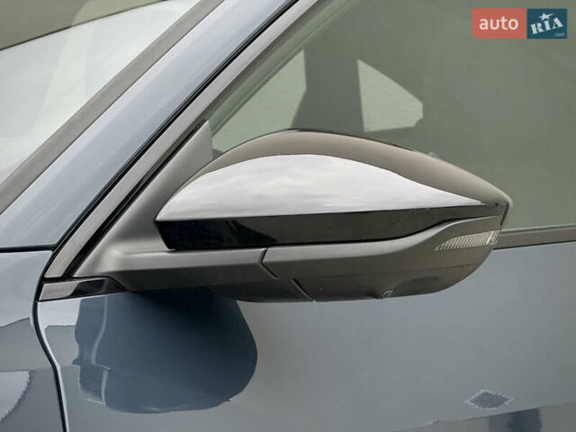 Синий Ауди Q8 Sportback e-tron, объемом двигателя 0 л и пробегом 17 тыс. км за 58868 $, фото 16 на Automoto.ua