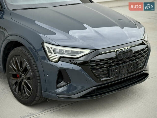 Синий Ауди Q8 Sportback e-tron, объемом двигателя 0 л и пробегом 17 тыс. км за 58868 $, фото 138 на Automoto.ua