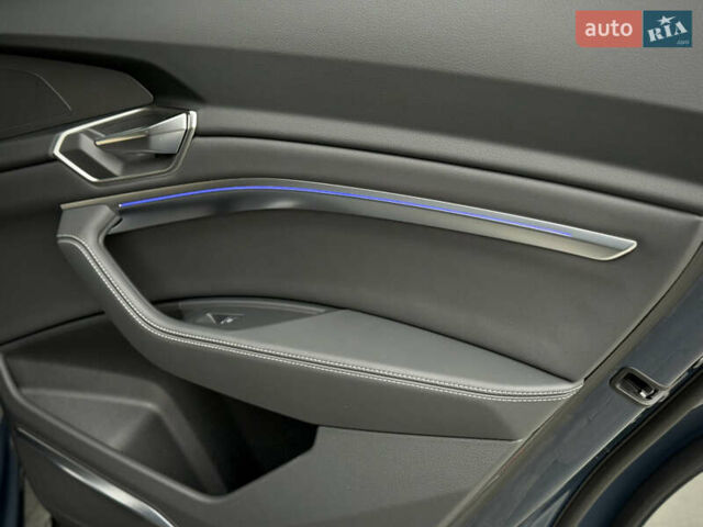 Синий Ауди Q8 Sportback e-tron, объемом двигателя 0 л и пробегом 17 тыс. км за 58868 $, фото 95 на Automoto.ua