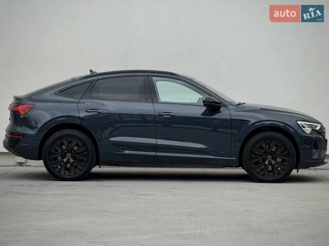 Синий Ауди Q8 Sportback e-tron, объемом двигателя 0 л и пробегом 17 тыс. км за 58868 $, фото 9 на Automoto.ua