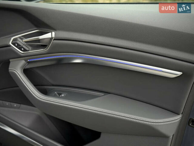 Синий Ауди Q8 Sportback e-tron, объемом двигателя 0 л и пробегом 17 тыс. км за 58868 $, фото 91 на Automoto.ua