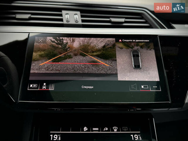 Синий Ауди Q8 Sportback e-tron, объемом двигателя 0 л и пробегом 17 тыс. км за 58868 $, фото 112 на Automoto.ua