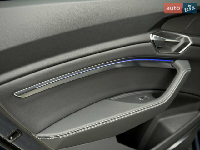 Синий Ауди Q8 Sportback e-tron, объемом двигателя 0 л и пробегом 17 тыс. км за 58868 $, фото 87 на Automoto.ua
