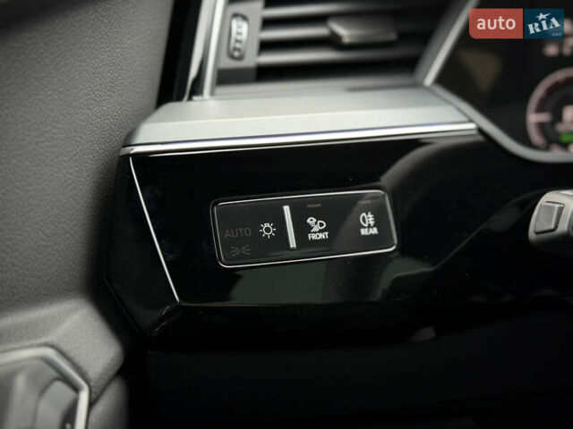 Синий Ауди Q8 Sportback e-tron, объемом двигателя 0 л и пробегом 17 тыс. км за 58868 $, фото 101 на Automoto.ua