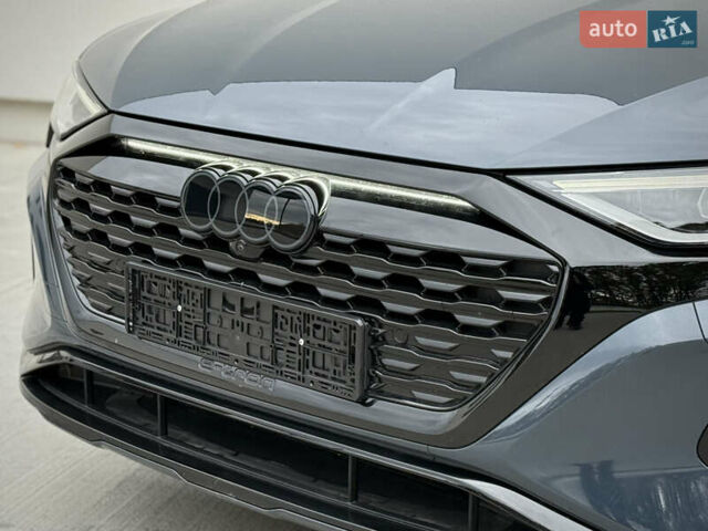 Синий Ауди Q8 Sportback e-tron, объемом двигателя 0 л и пробегом 17 тыс. км за 58868 $, фото 14 на Automoto.ua