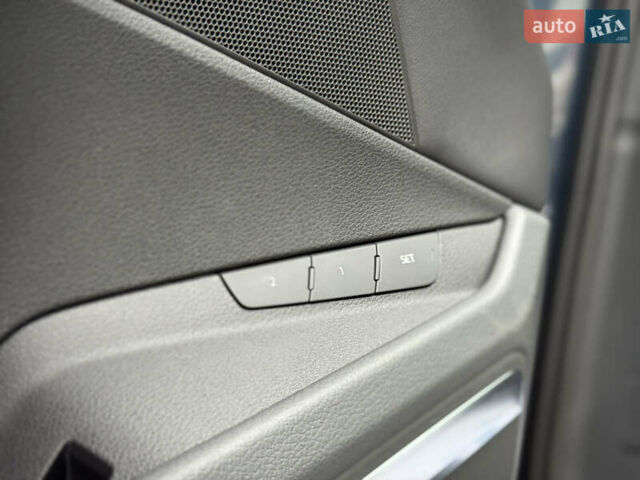 Синий Ауди Q8 Sportback e-tron, объемом двигателя 0 л и пробегом 17 тыс. км за 58868 $, фото 84 на Automoto.ua