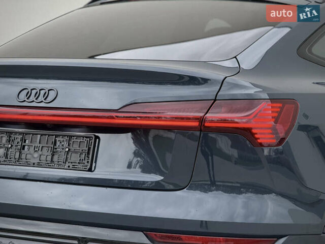Синий Ауди Q8 Sportback e-tron, объемом двигателя 0 л и пробегом 17 тыс. км за 58868 $, фото 41 на Automoto.ua