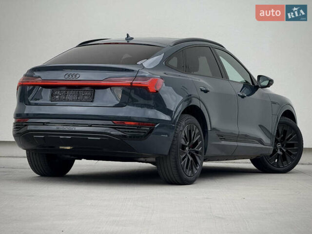 Синий Ауди Q8 Sportback e-tron, объемом двигателя 0 л и пробегом 17 тыс. км за 58868 $, фото 49 на Automoto.ua