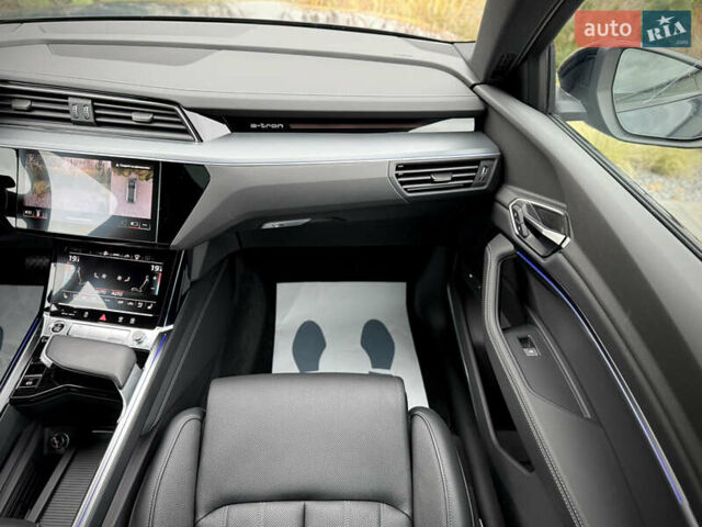 Синий Ауди Q8 Sportback e-tron, объемом двигателя 0 л и пробегом 17 тыс. км за 58868 $, фото 60 на Automoto.ua