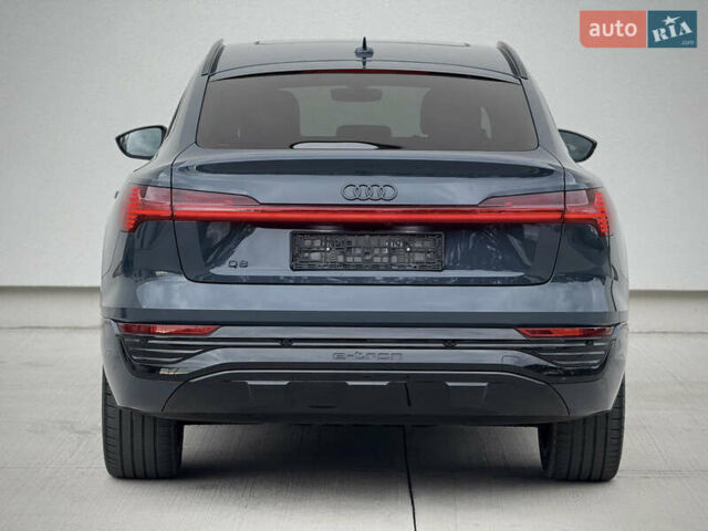 Синий Ауди Q8 Sportback e-tron, объемом двигателя 0 л и пробегом 17 тыс. км за 58868 $, фото 7 на Automoto.ua