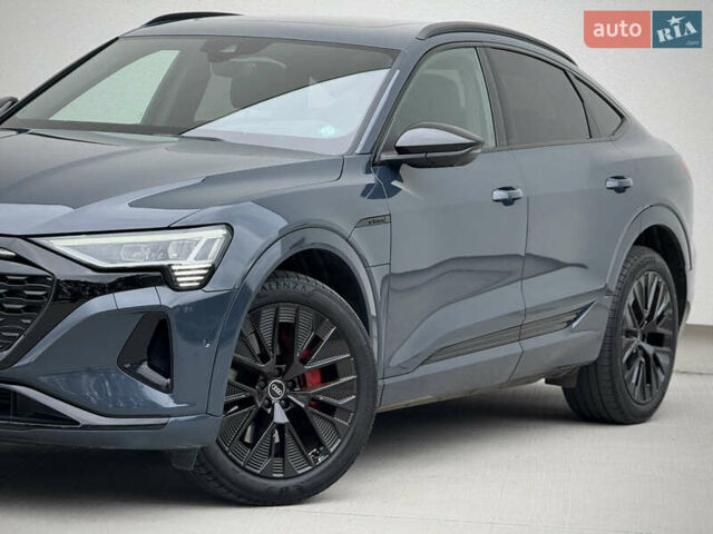 Синий Ауди Q8 Sportback e-tron, объемом двигателя 0 л и пробегом 17 тыс. км за 58868 $, фото 13 на Automoto.ua