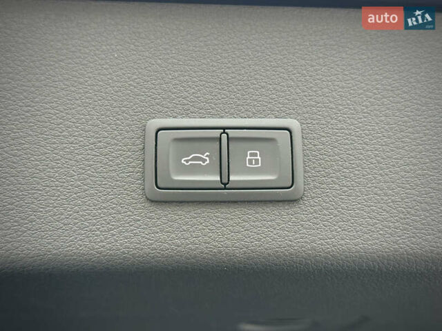 Синий Ауди Q8 Sportback e-tron, объемом двигателя 0 л и пробегом 17 тыс. км за 58868 $, фото 99 на Automoto.ua