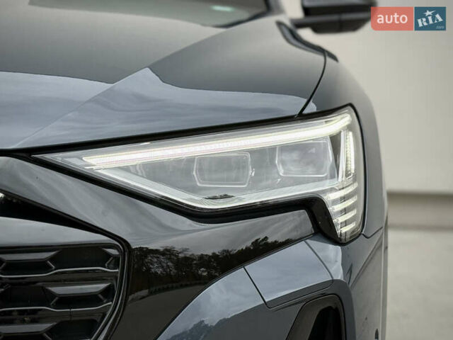 Синий Ауди Q8 Sportback e-tron, объемом двигателя 0 л и пробегом 17 тыс. км за 58868 $, фото 34 на Automoto.ua