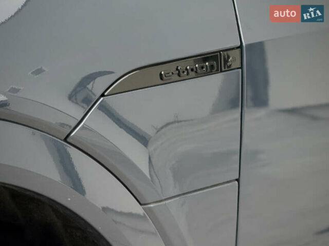 Синий Ауди Q8 Sportback e-tron, объемом двигателя 0 л и пробегом 17 тыс. км за 58868 $, фото 15 на Automoto.ua