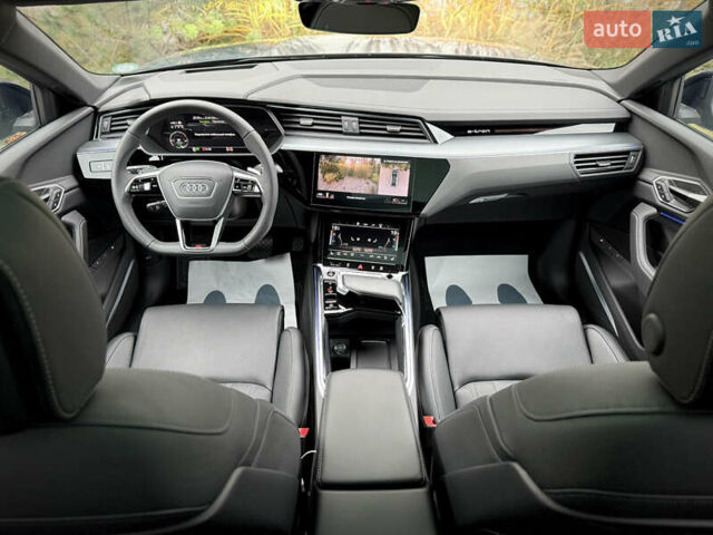 Синий Ауди Q8 Sportback e-tron, объемом двигателя 0 л и пробегом 17 тыс. км за 58868 $, фото 57 на Automoto.ua
