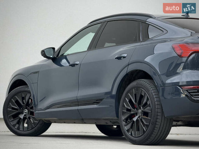 Синий Ауди Q8 Sportback e-tron, объемом двигателя 0 л и пробегом 17 тыс. км за 58868 $, фото 46 на Automoto.ua