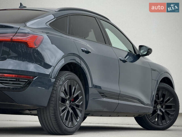 Синий Ауди Q8 Sportback e-tron, объемом двигателя 0 л и пробегом 17 тыс. км за 58868 $, фото 51 на Automoto.ua