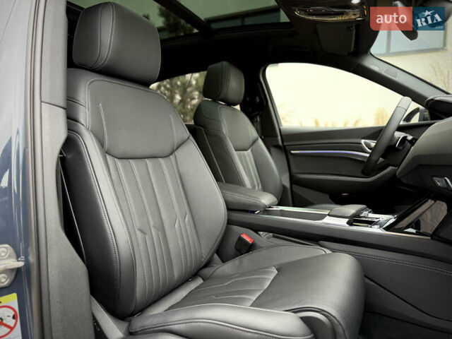 Синий Ауди Q8 Sportback e-tron, объемом двигателя 0 л и пробегом 17 тыс. км за 58868 $, фото 74 на Automoto.ua