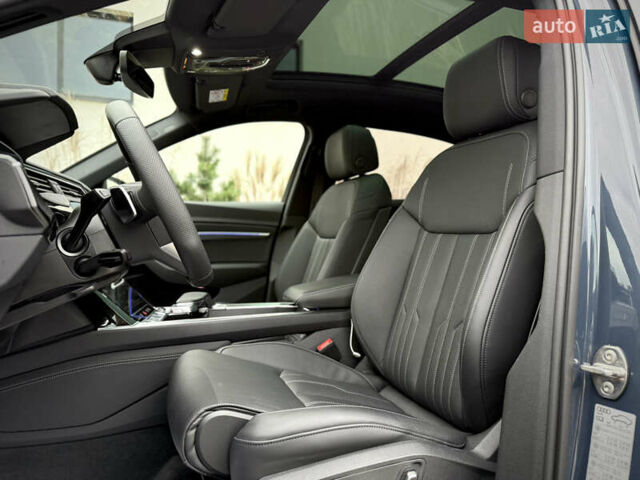 Синий Ауди Q8 Sportback e-tron, объемом двигателя 0 л и пробегом 17 тыс. км за 58868 $, фото 69 на Automoto.ua