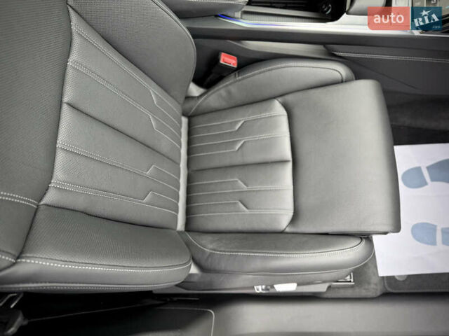 Синий Ауди Q8 Sportback e-tron, объемом двигателя 0 л и пробегом 17 тыс. км за 58868 $, фото 76 на Automoto.ua