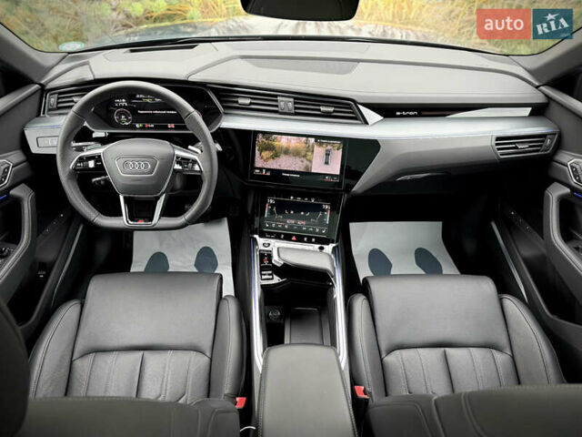 Синий Ауди Q8 Sportback e-tron, объемом двигателя 0 л и пробегом 17 тыс. км за 58868 $, фото 58 на Automoto.ua