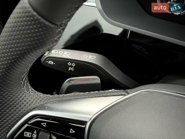 Синий Ауди Q8 Sportback e-tron, объемом двигателя 0 л и пробегом 17 тыс. км за 58868 $, фото 108 на Automoto.ua