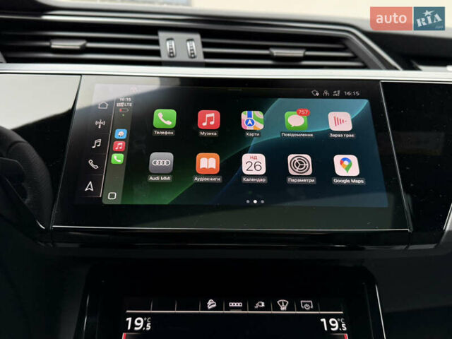 Синий Ауди Q8 Sportback e-tron, объемом двигателя 0 л и пробегом 17 тыс. км за 58868 $, фото 122 на Automoto.ua