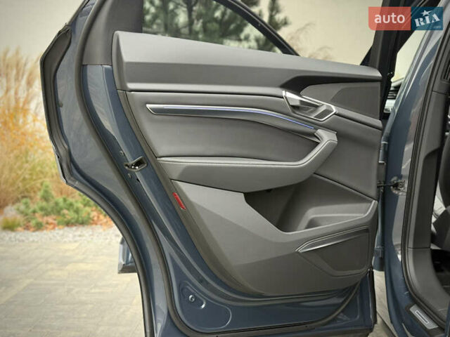 Синий Ауди Q8 Sportback e-tron, объемом двигателя 0 л и пробегом 17 тыс. км за 58868 $, фото 86 на Automoto.ua