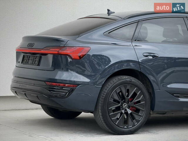 Синий Ауди Q8 Sportback e-tron, объемом двигателя 0 л и пробегом 17 тыс. км за 58868 $, фото 52 на Automoto.ua