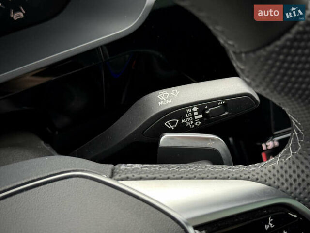 Синий Ауди Q8 Sportback e-tron, объемом двигателя 0 л и пробегом 17 тыс. км за 58868 $, фото 109 на Automoto.ua