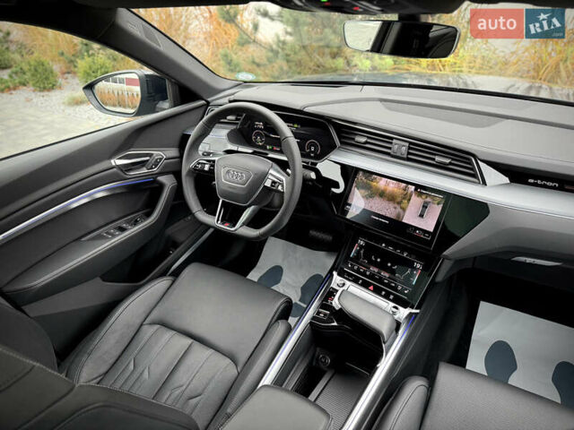 Синий Ауди Q8 Sportback e-tron, объемом двигателя 0 л и пробегом 17 тыс. км за 58868 $, фото 66 на Automoto.ua