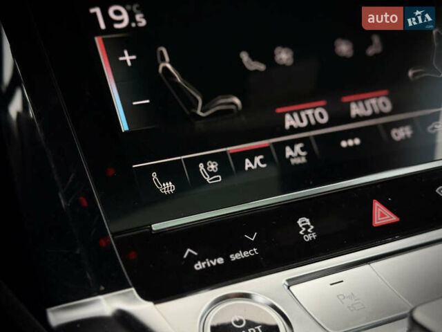 Синий Ауди Q8 Sportback e-tron, объемом двигателя 0 л и пробегом 17 тыс. км за 58868 $, фото 125 на Automoto.ua