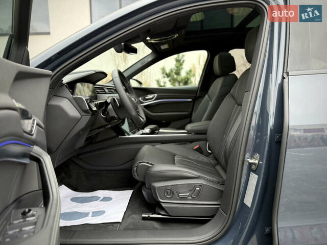 Синий Ауди Q8 Sportback e-tron, объемом двигателя 0 л и пробегом 17 тыс. км за 58868 $, фото 68 на Automoto.ua