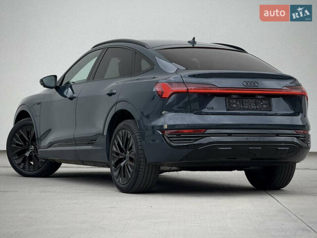 Синий Ауди Q8 Sportback e-tron, объемом двигателя 0 л и пробегом 17 тыс. км за 58868 $, фото 44 на Automoto.ua