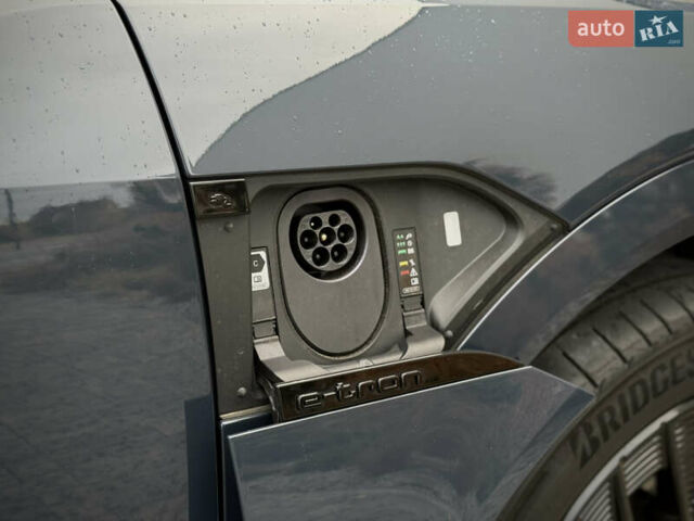 Синий Ауди Q8 Sportback e-tron, объемом двигателя 0 л и пробегом 17 тыс. км за 58868 $, фото 128 на Automoto.ua