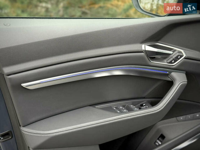 Синий Ауди Q8 Sportback e-tron, объемом двигателя 0 л и пробегом 17 тыс. км за 58868 $, фото 82 на Automoto.ua