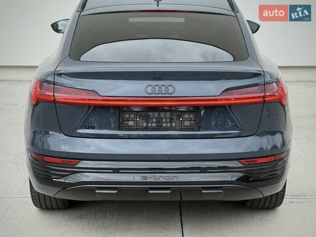 Синий Ауди Q8 Sportback e-tron, объемом двигателя 0 л и пробегом 17 тыс. км за 58868 $, фото 38 на Automoto.ua
