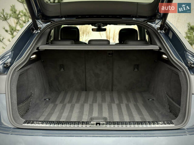 Синий Ауди Q8 Sportback e-tron, объемом двигателя 0 л и пробегом 17 тыс. км за 58868 $, фото 98 на Automoto.ua