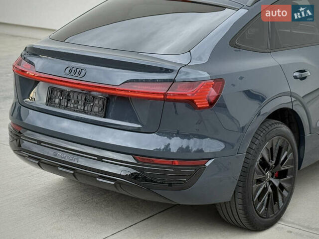 Синий Ауди Q8 Sportback e-tron, объемом двигателя 0 л и пробегом 17 тыс. км за 58868 $, фото 39 на Automoto.ua