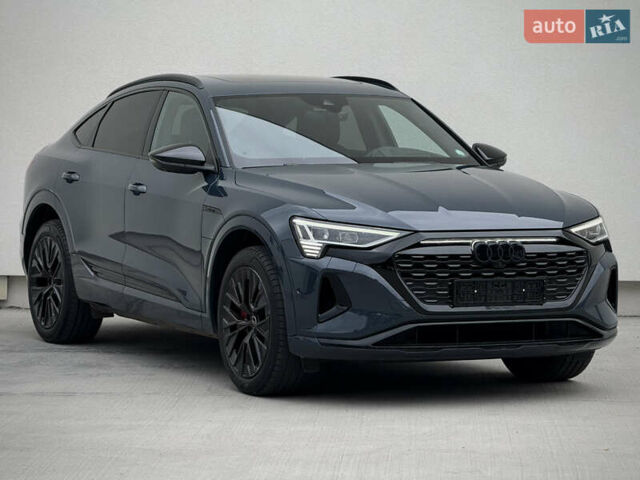 Синий Ауди Q8 Sportback e-tron, объемом двигателя 0 л и пробегом 17 тыс. км за 58868 $, фото 136 на Automoto.ua